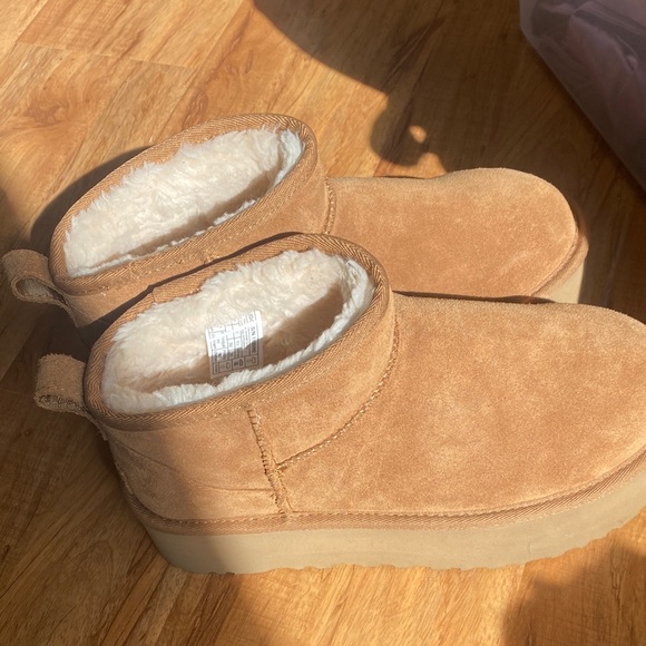 UGG Platform Classic Ultra Mini Low Top Booties - Picture 1 of 5